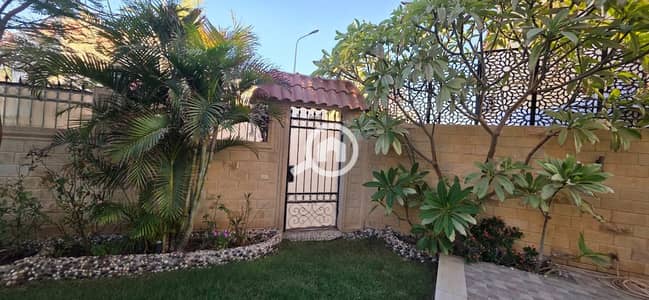4 Bedroom Villa for Sale in Hurghada, Red Sea - e0bc46e7-3388-48ef-927d-0da5aa4ca148. jpg 4 Bedroom Villa for Sale in Hurghada, Red Sea - e0bc46e7-3388-48ef-927d-0da5aa4ca148. jpg