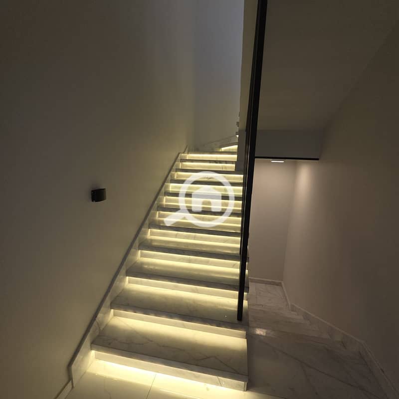 4 4ac3ab49-5c2b-458e-b4e0-0b71167fffac. jpg