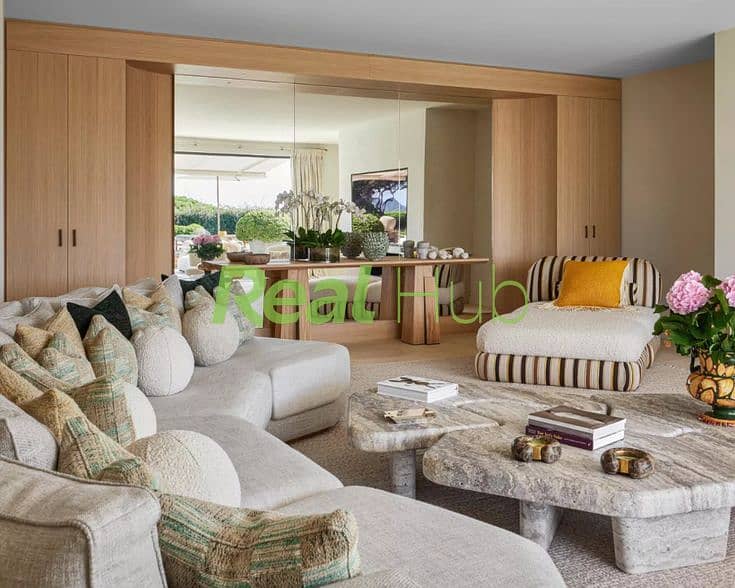 13 This luxurious Saint-Tropez villa, with its many sociable spaces, exudes joie de vivre. jpeg