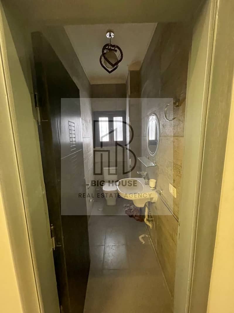 4 26186053-0f1a-42ab-bb9f-c6a1173160b7. jpg