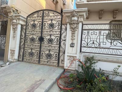 4 Bedroom Duplex for Sale in Sheikh Zayed, Giza - شقتين منفصلين بسلم بالشيخ زايد 4 Bedroom Duplex for Sale in Sheikh Zayed, Giza - شقتين منفصلين بسلم بالشيخ زايد
