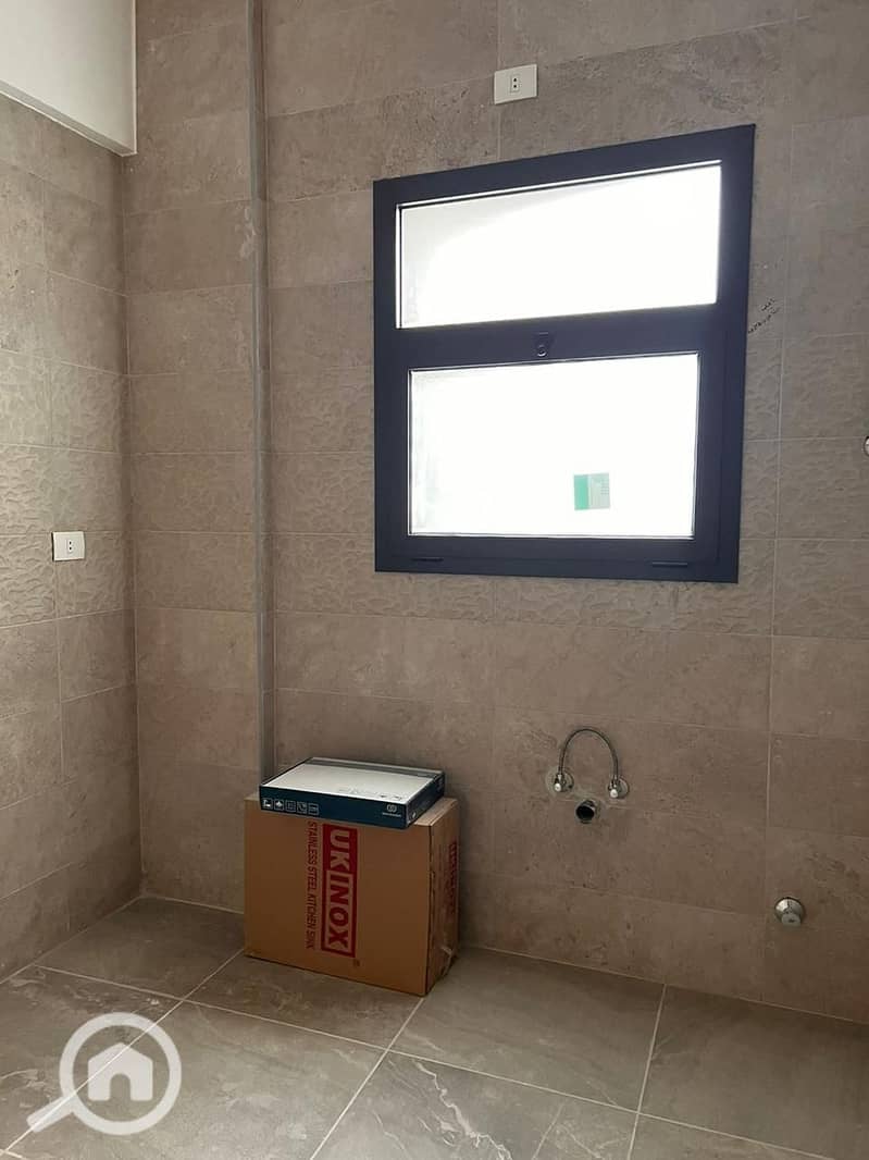 7 75376a78-8daf-4d5f-ad06-1a524bf58761. jpg