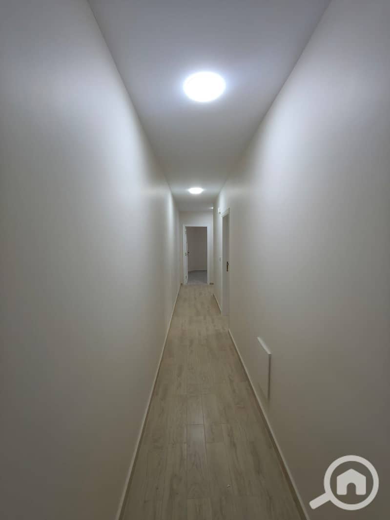 8 1000208137. jpg