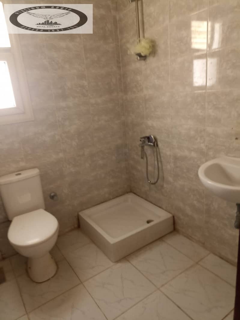 12 e8d4f7bd-99f6-4dd6-985d-4625d35cbd5f. jpg