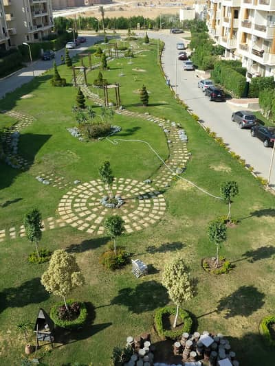 4 Bedroom Flat for Rent in 6th of October, Giza - شقة + رووف بفاميلي لاند – بحري بالكامل وإطلالة مباشرة على اللاندسكيب