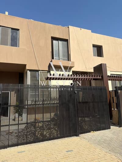 4 Bedroom Townhouse for Sale in Sheikh Zayed, Giza - 3f491ea7-9e21-4a1d-99be-cf5aeb387285. jpg 4 Bedroom Townhouse for Sale in Sheikh Zayed, Giza - 3f491ea7-9e21-4a1d-99be-cf5aeb387285. jpg