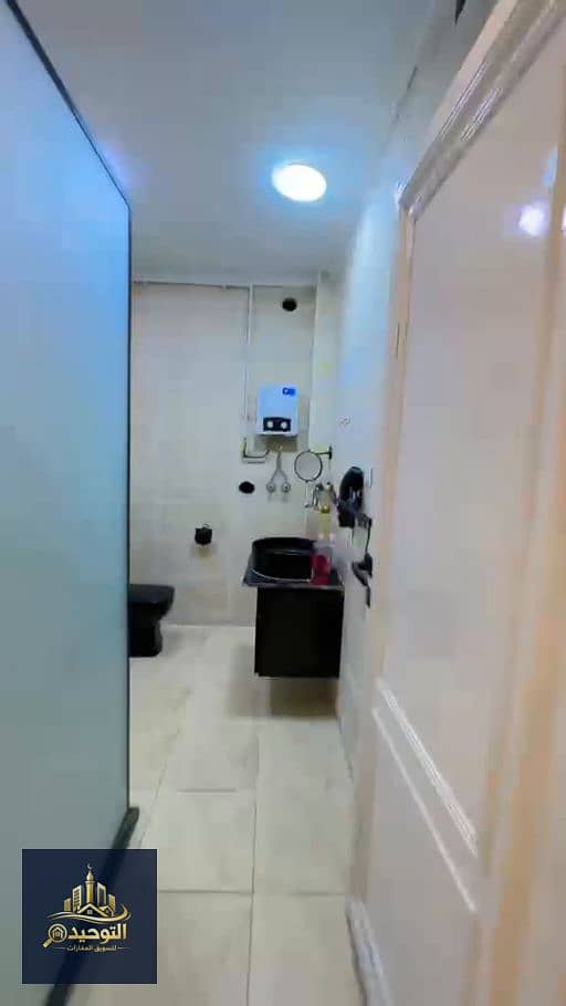 15 15_Bathroom_Entrance. png