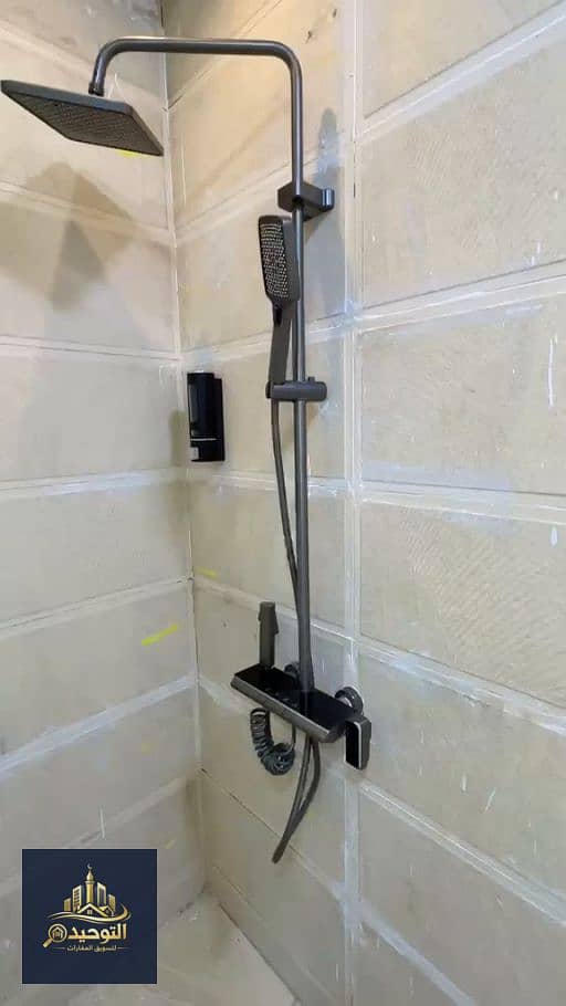 18 18_Bathroom_Shower. png