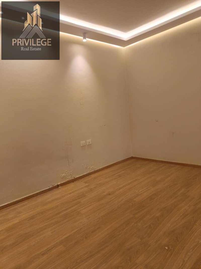 24 1001129349. jpg
