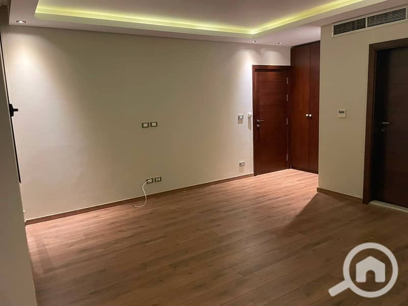 18 fe3df7c6-6cb3-49f0-94ca-d93731a6ac93. jpg
