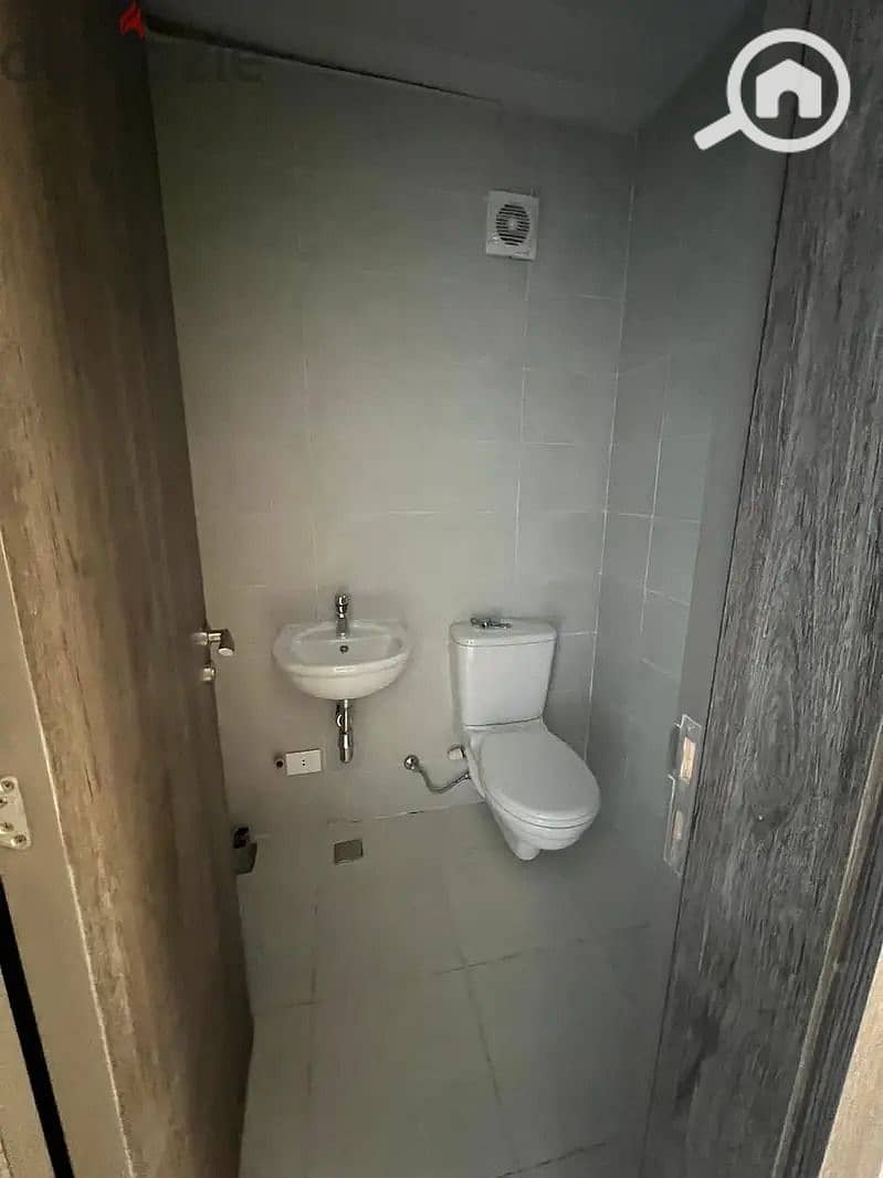 9 1000018688. jpg