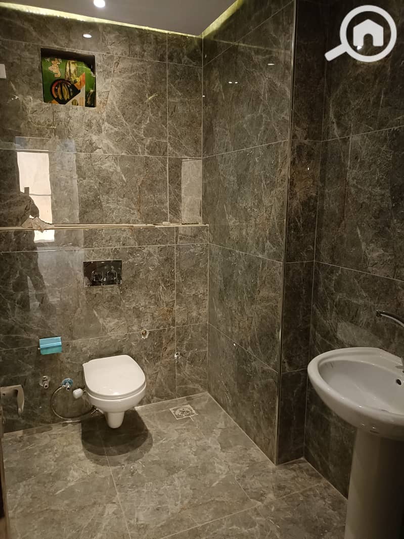 4 1000557857. jpg