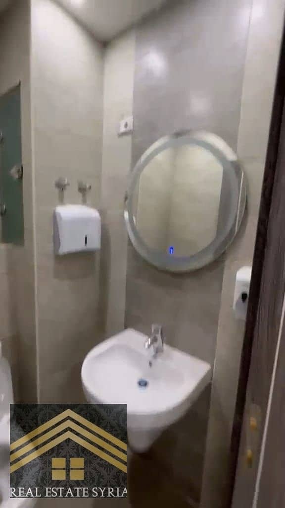4 1000559173. jpg