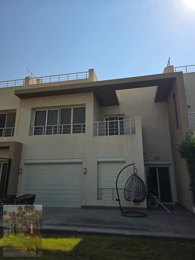 4 Bedroom Townhouse for Sale in Sheikh Zayed, Giza - 09d244d4-01f4-4aa3-8bd4-63849e8a90de. jpg 4 Bedroom Townhouse for Sale in Sheikh Zayed, Giza - 09d244d4-01f4-4aa3-8bd4-63849e8a90de. jpg