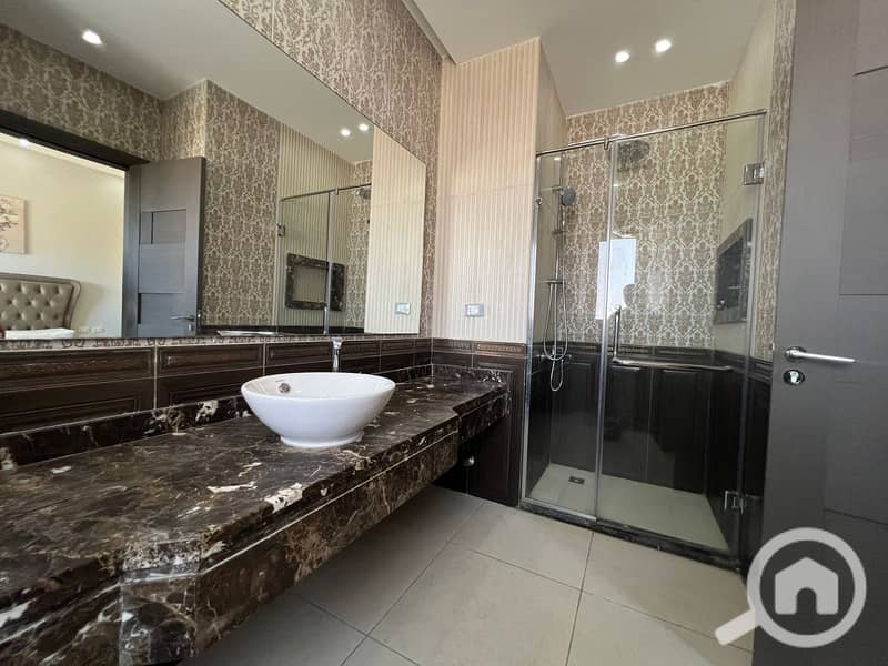 16 4afd2cda-8d78-4ace-a083-50d484860cc9. jpg