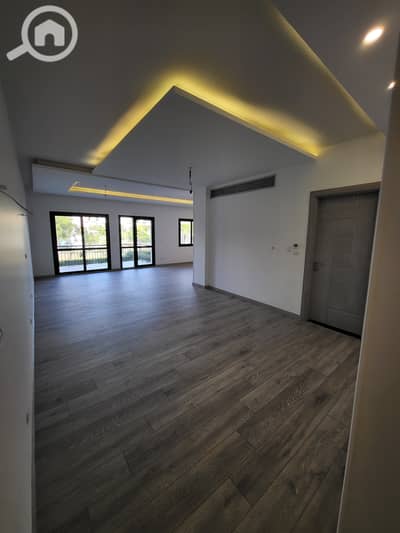 3 Bedroom Flat for Rent in Sheikh Zayed, Giza - IMG-20260926-WA0009. jpg 3 Bedroom Flat for Rent in Sheikh Zayed, Giza - IMG-20260926-WA0009. jpg