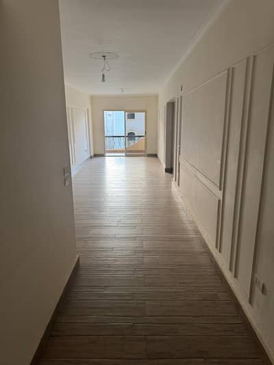 2 Bedroom Flat for Sale in New Cairo, Cairo - للبيع شقة مميزة في البنفسج – عمارات