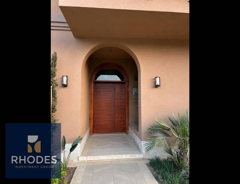7 villa_arched_entrance_clean_natural_16K (1). png