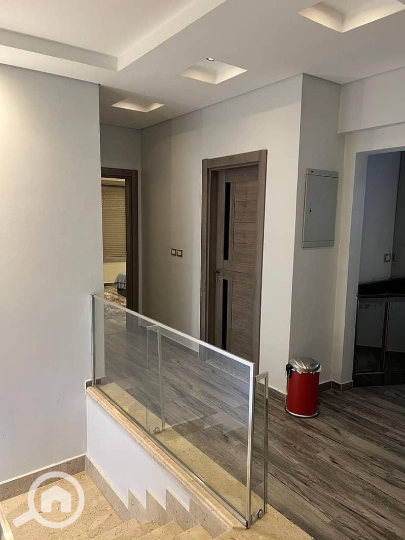 15 e0148bad-edeb-46d2-a7bc-37bed4b248ee. jpg