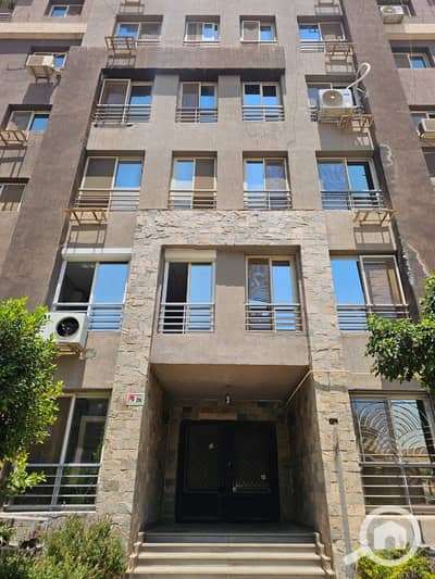3 Bedroom Flat for Sale in Hadayek October, Giza - IMG-20260927-WA0021. jpg 3 Bedroom Flat for Sale in Hadayek October, Giza - IMG-20260927-WA0021. jpg