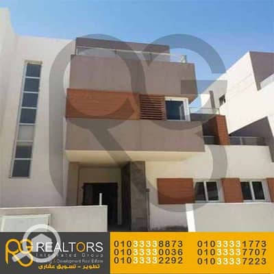 4 Bedroom Townhouse for Sale in Sheikh Zayed, Giza - 12يبلاتن (1). jpg 4 Bedroom Townhouse for Sale in Sheikh Zayed, Giza - 12يبلاتن (1). jpg