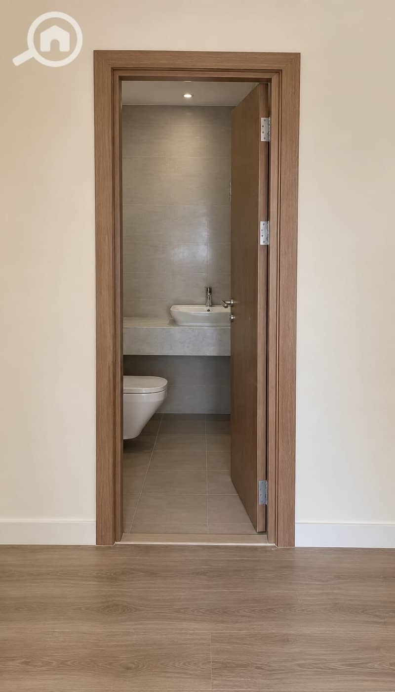 4 bd9ce8a1-4b0d-47a4-9d6c-06d095fa6ca8. jpg