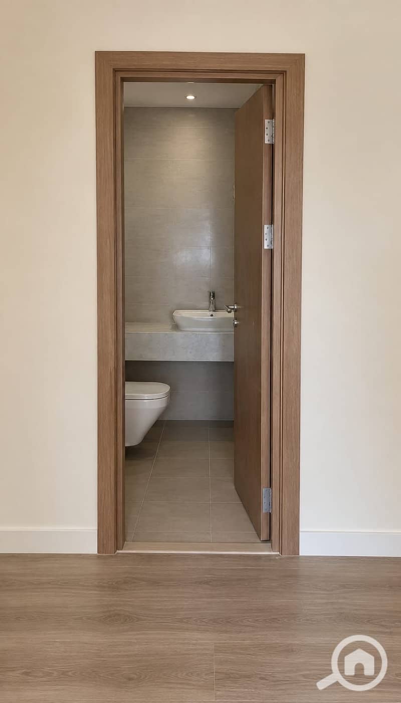 6 bd9ce8a1-4b0d-47a4-9d6c-06d095fa6ca8. jpg