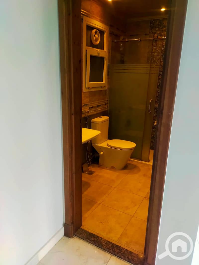 2 e2c45096-0cf4-45c7-b2ab-b42efbc3b12b. jpg