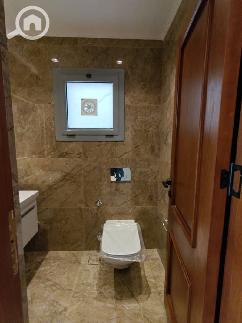 8 1000769770. jpg