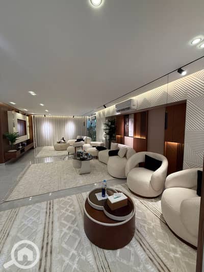 4 Bedroom Flat for Sale in Mohandessin, Giza - 11420. jpg