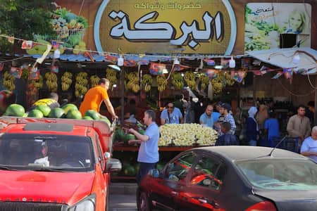 Retail for Sale in New Cairo, Cairo - محل للبيع بالتجمع الخامس مؤجر شغال و قائم بقاله ١٣ سنة