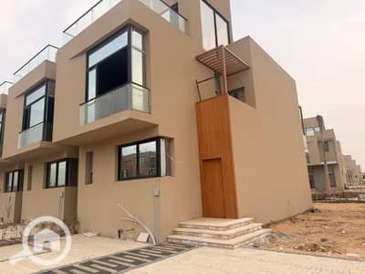 3 Bedroom Townhouse for Sale in Sheikh Zayed, Giza - WhatsApp Image 2026-09-29 at 1.01. 46 PM (2). jpeg 3 Bedroom Townhouse for Sale in Sheikh Zayed, Giza - WhatsApp Image 2026-09-29 at 1.01. 46 PM (2). jpeg