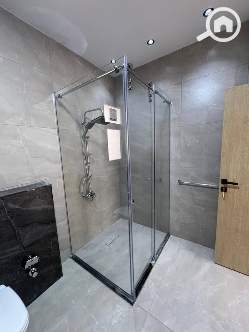 8 4c9c6f3e-3d2a-4a85-8dfa-cd1ce36c76f0. jpeg