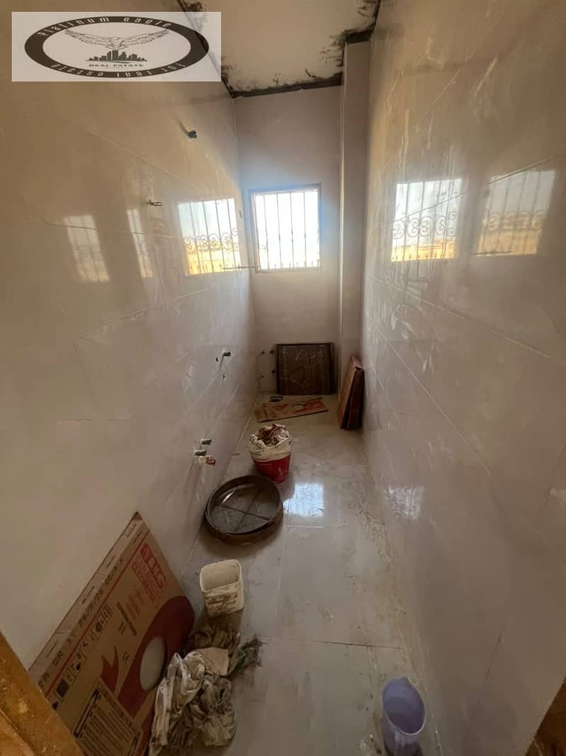 8 daeb0476-7715-4715-8e86-c9dcb162f3db. jpg