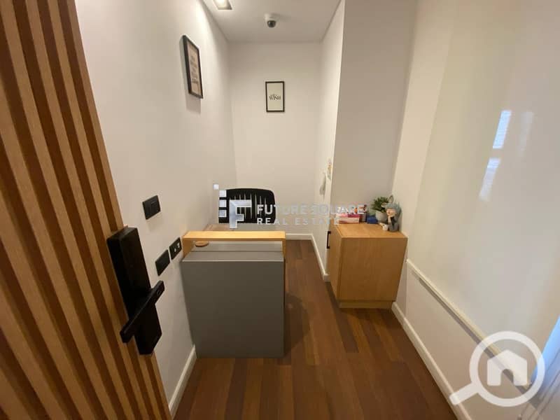 8 Image04. jpg