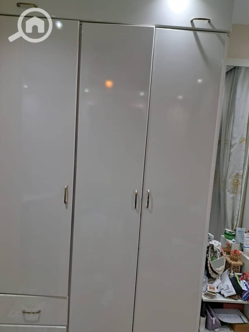 48 13703. jpg