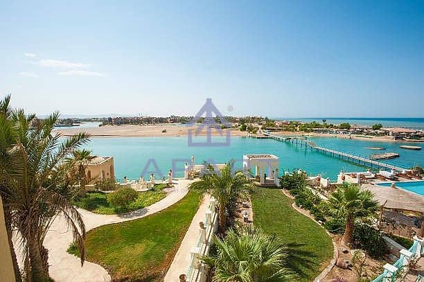 6 imgi_29_view-over-oceam-from-a-tropical-resort. jpg