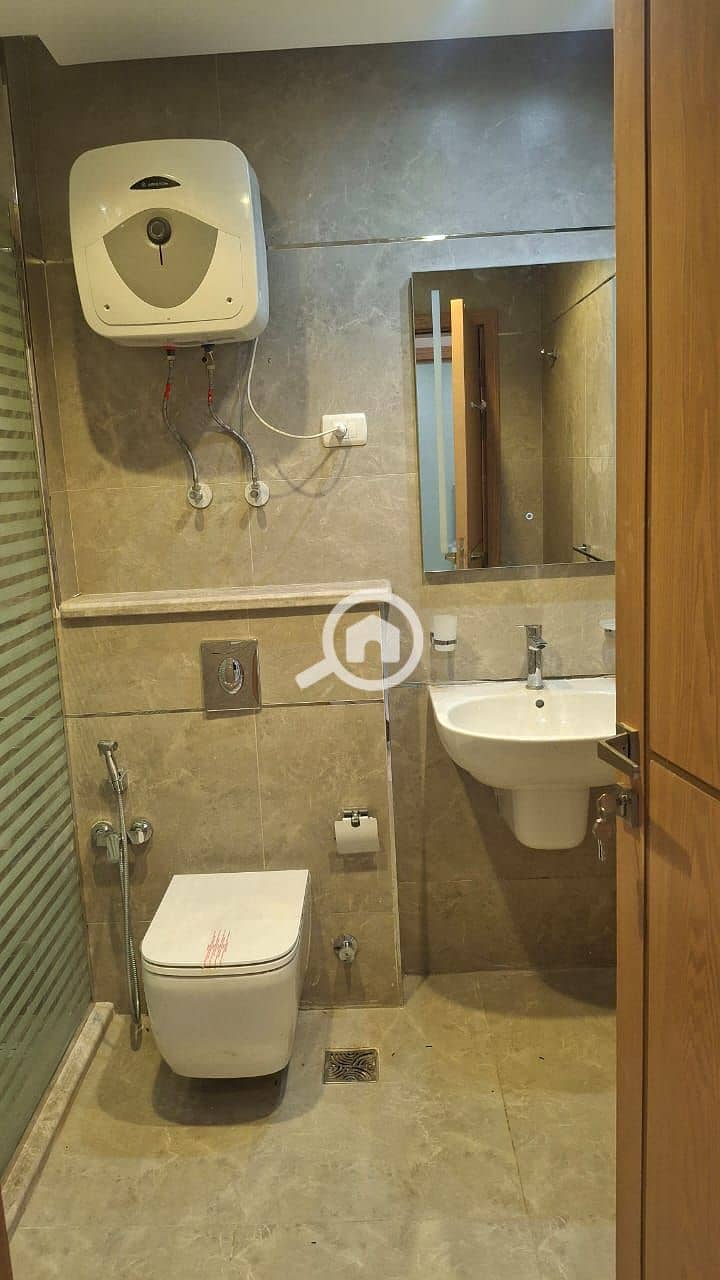 2 1000613825. jpg