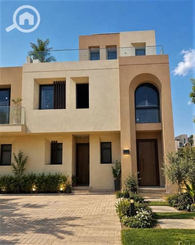 3 Bedroom Townhouse for Sale in Sheikh Zayed, Giza - 801284590_122110768587292348_2989652006883878216_n. jpg 3 Bedroom Townhouse for Sale in Sheikh Zayed, Giza - 801284590_122110768587292348_2989652006883878216_n. jpg