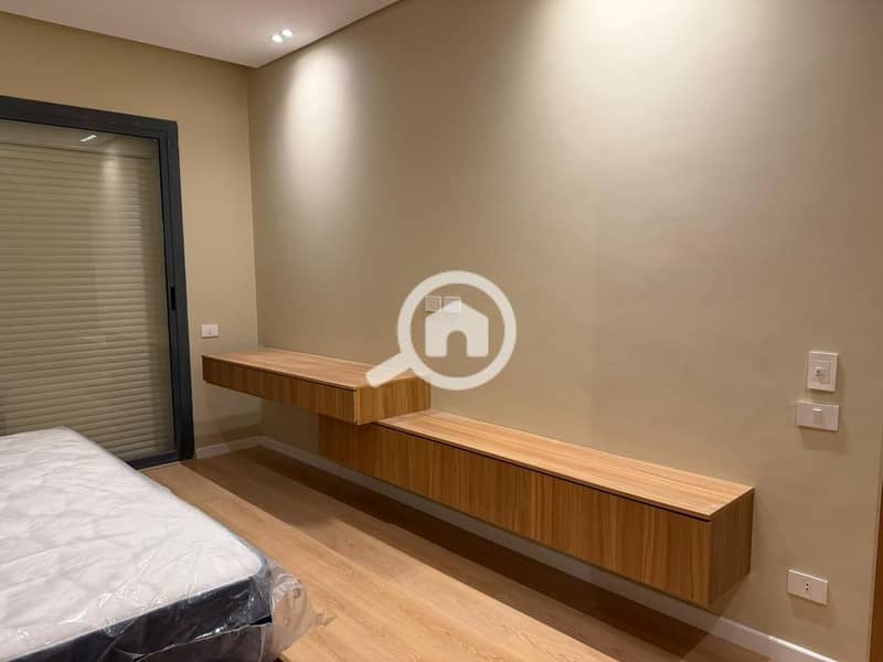 11 e930cb98-69df-4bd6-9b26-498a312d4330. jpg