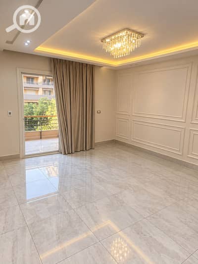 فلیٹ 3 غرف نوم للبيع في القاهرة الجديدة، القاهرة - Elegant Empty Living Room with Marble Floors. png فلیٹ 3 غرف نوم للبيع في القاهرة الجديدة، القاهرة - Elegant Empty Living Room with Marble Floors. png