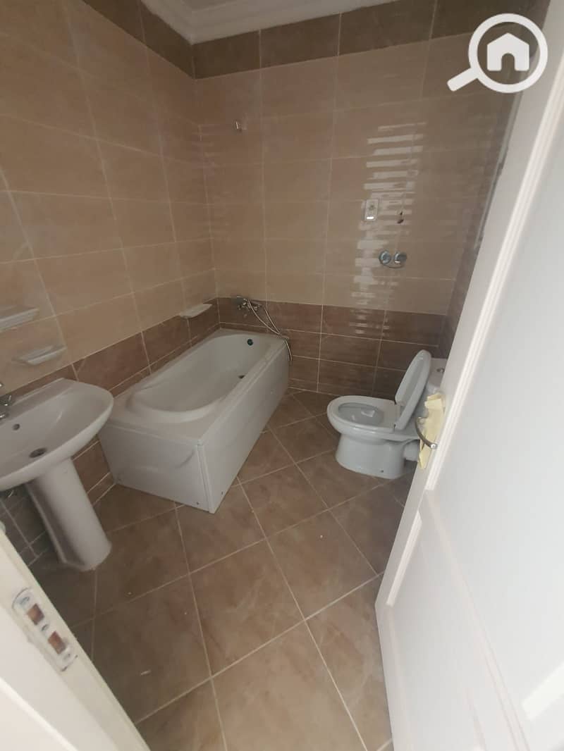8 1000697258. jpg