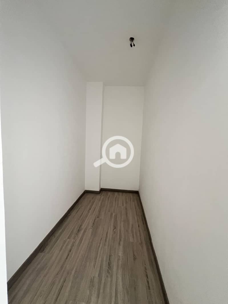7 1000840495. jpg