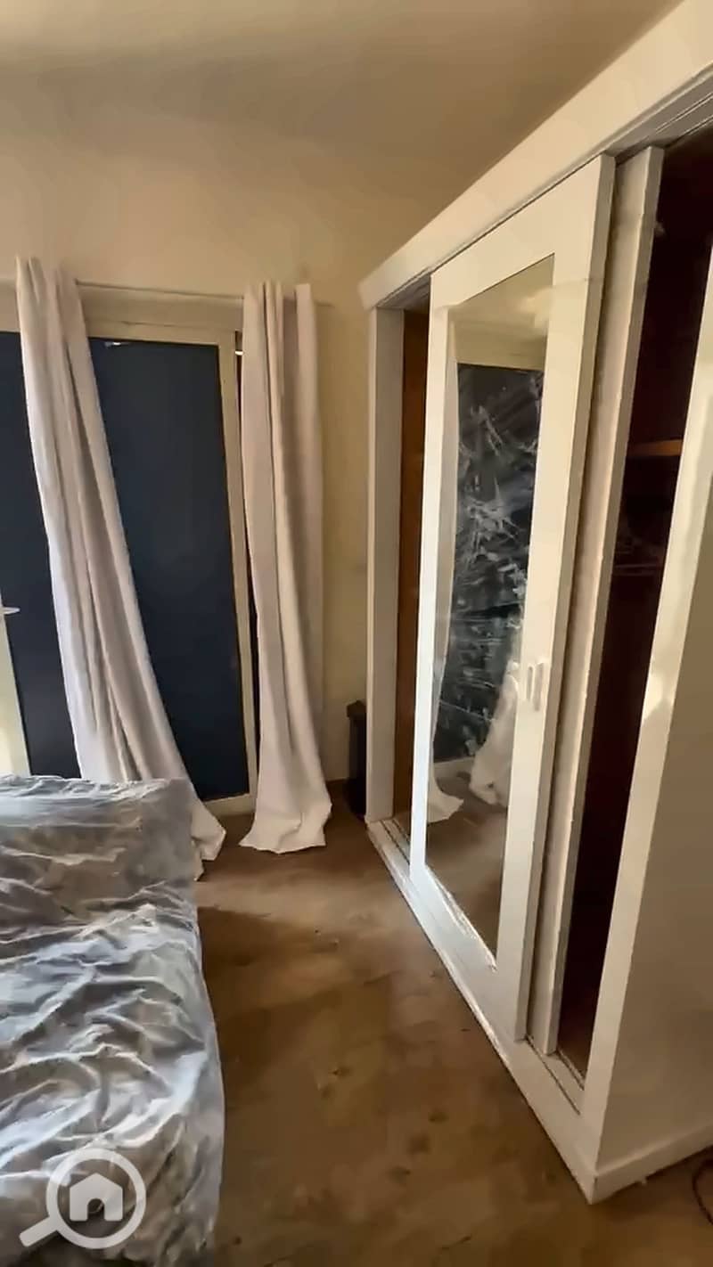 8 11_bedroom_2_window. jpg