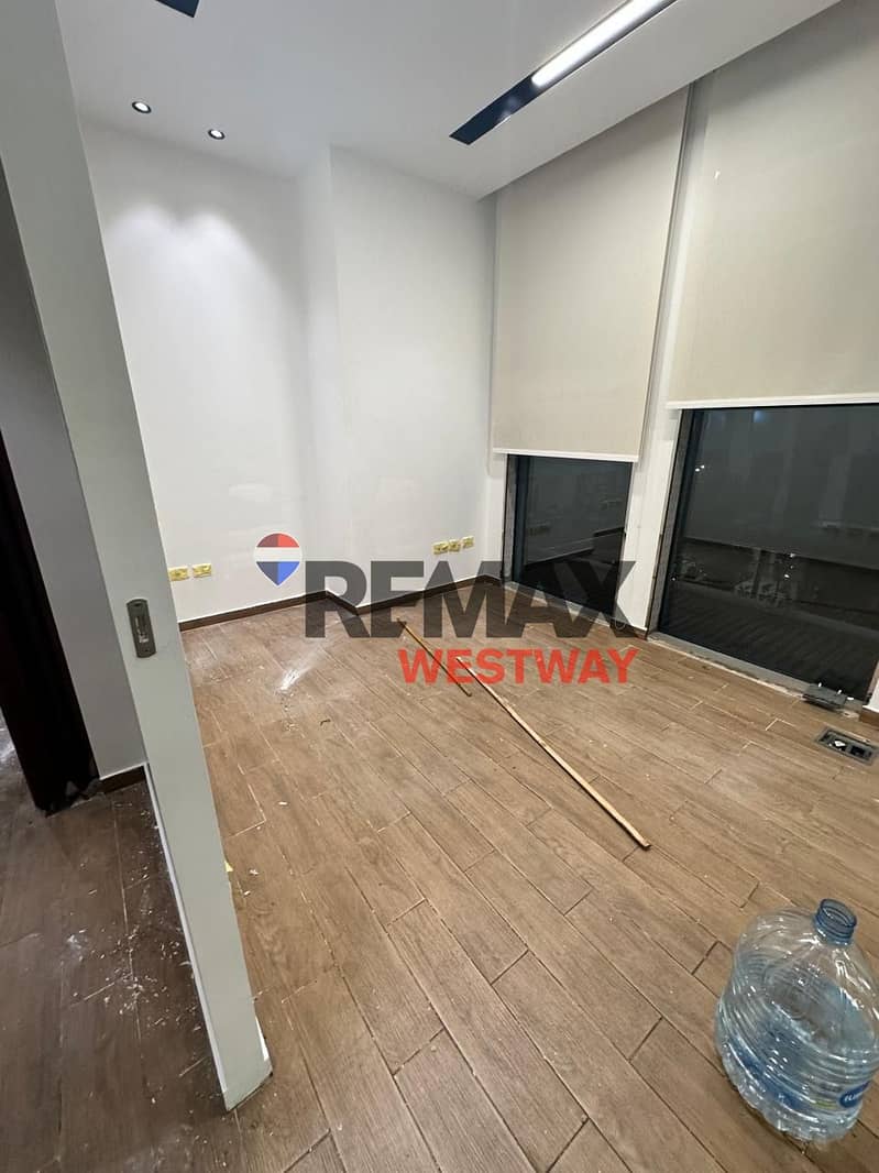 4 7cc5ea43-2509-4af3-8128-5e09cf1a3146. jpg