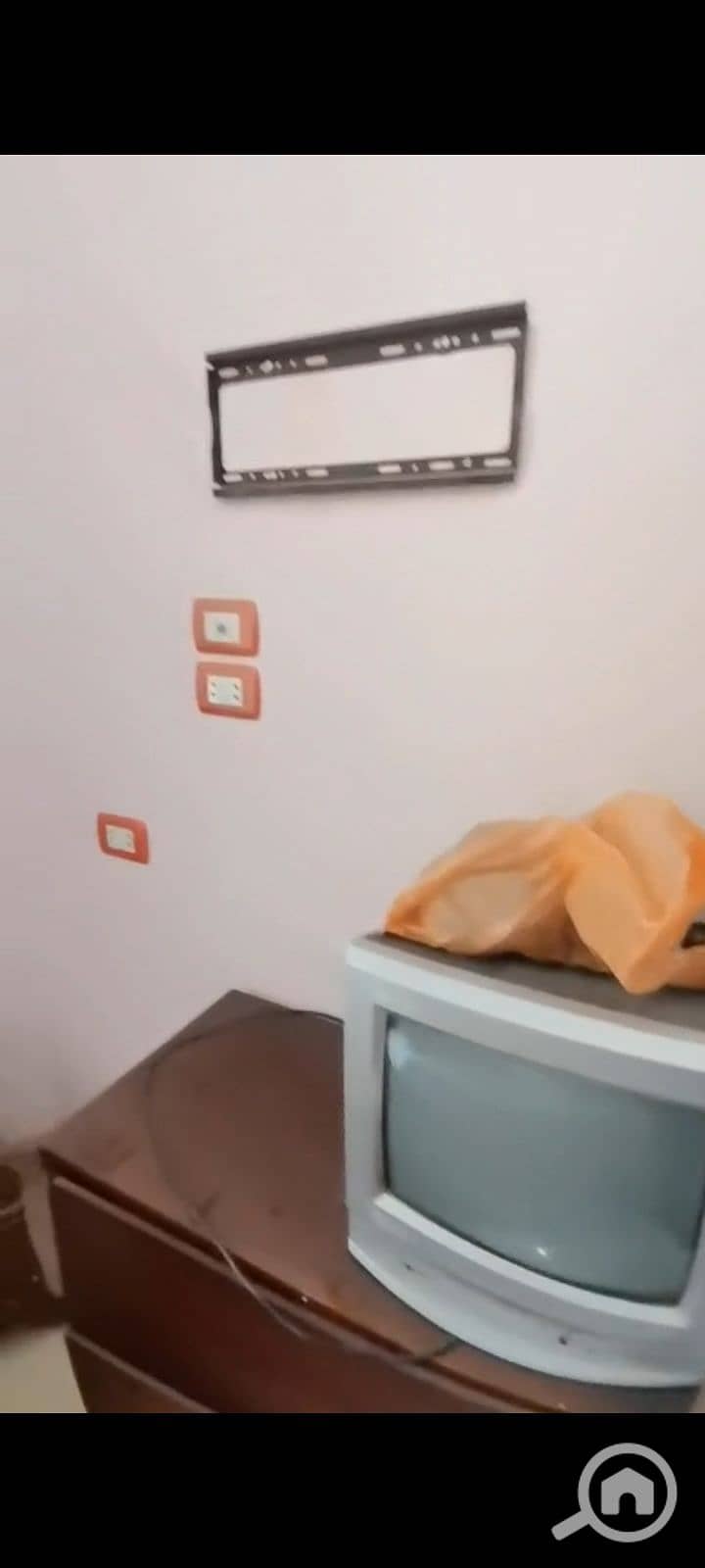 6 1000835046. png
