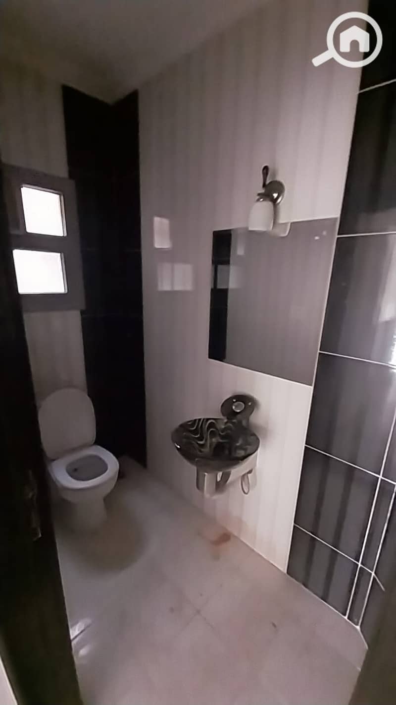 7 1000922395. jpg