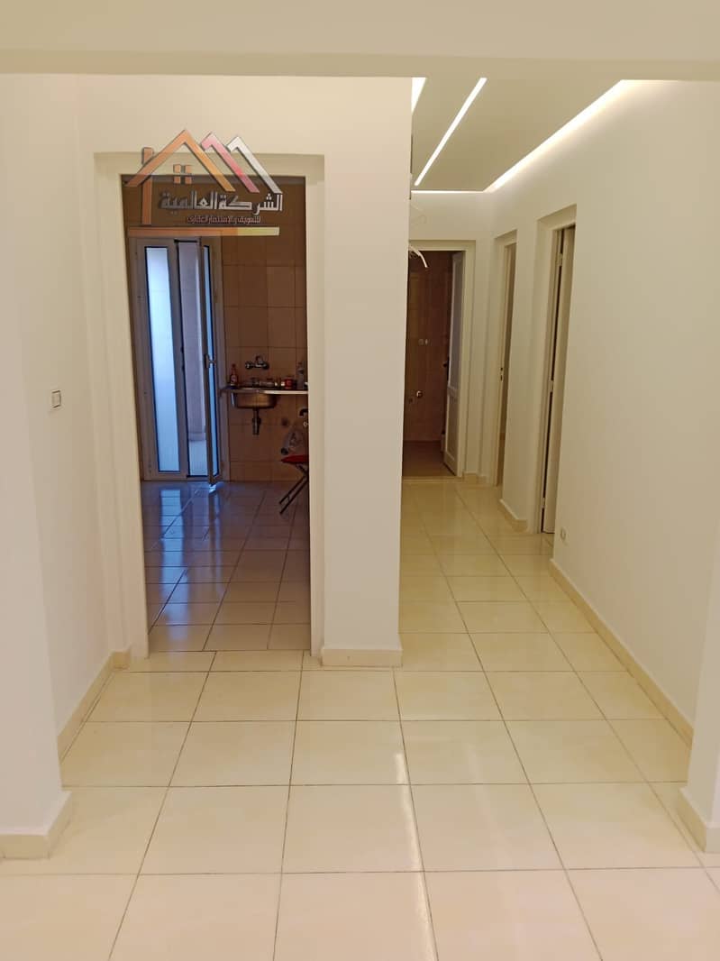 5 4cb00be2-4906-46ff-bb81-1779f6dfd9c4. jpg