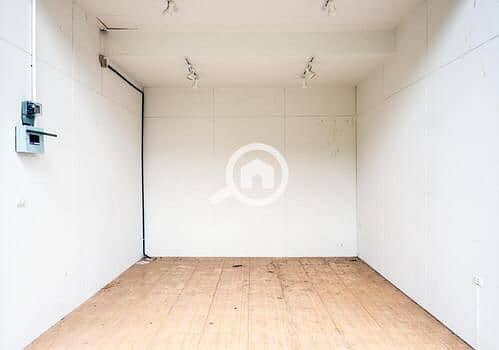 5 empty-modern-shop-photo. jpg