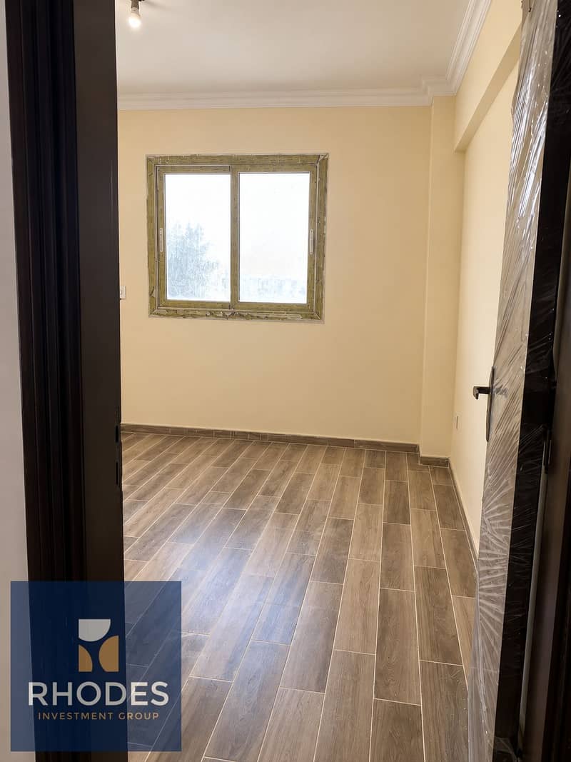 2 Renovated Empty Room with Bright Window. png
